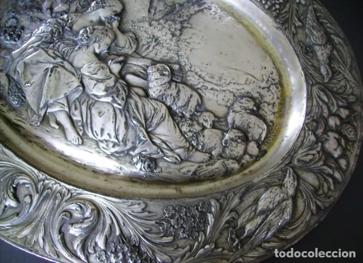Antig&uuml;edades: GRAN BANDEJA DE COBRE PLATEADO XIX - Foto 6