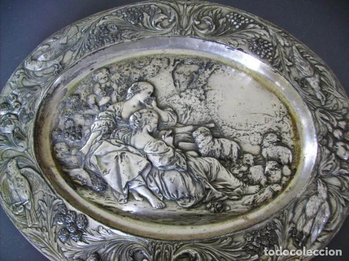 Antig&uuml;edades: GRAN BANDEJA DE COBRE PLATEADO XIX - Foto 8