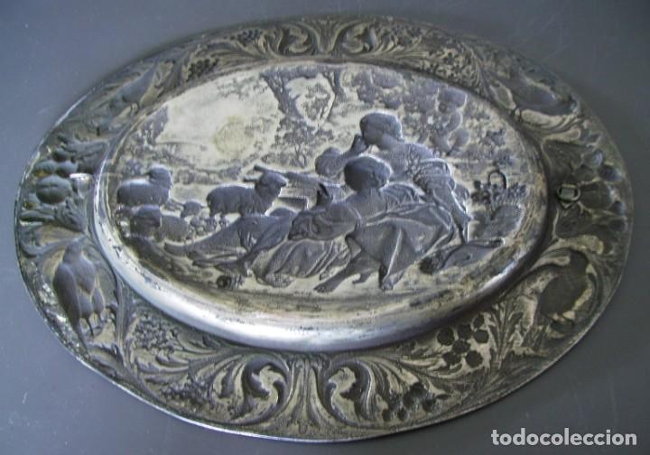 Antig&uuml;edades: GRAN BANDEJA DE COBRE PLATEADO XIX - Foto 23