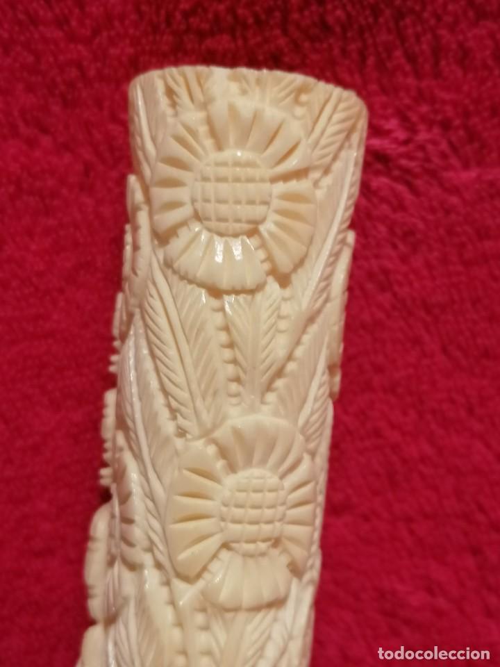 Antig&uuml;edades: TALLAS EN HUESO SOBRE BASE DE MADERA - Foto 22
