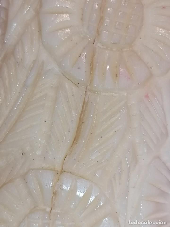 Antig&uuml;edades: TALLAS EN HUESO SOBRE BASE DE MADERA - Foto 40