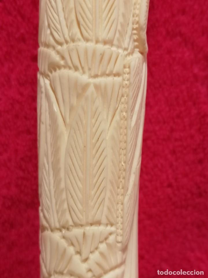 Antig&uuml;edades: TALLAS EN HUESO SOBRE BASE DE MADERA - Foto 59