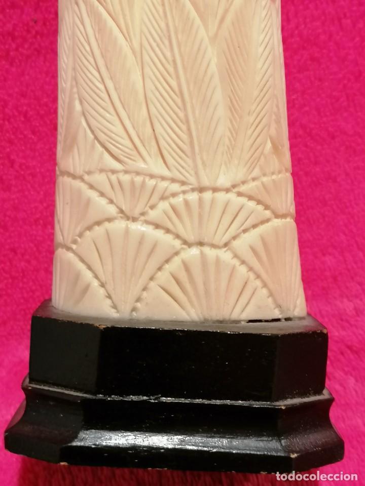 Antig&uuml;edades: TALLAS EN HUESO SOBRE BASE DE MADERA - Foto 62