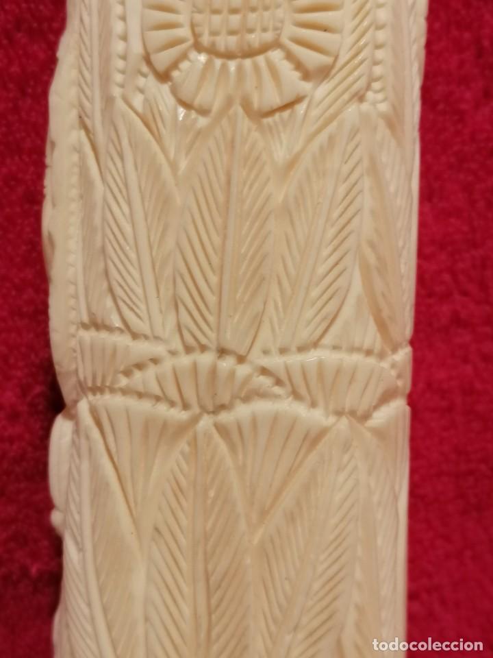 Antig&uuml;edades: TALLAS EN HUESO SOBRE BASE DE MADERA - Foto 64