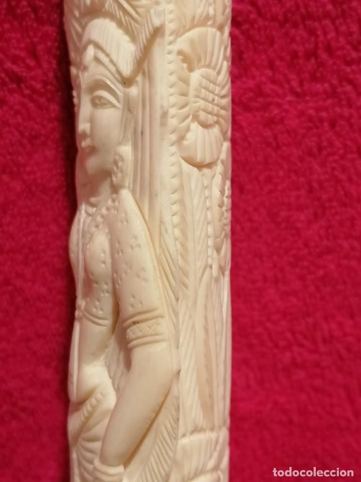 Antig&uuml;edades: TALLAS EN HUESO SOBRE BASE DE MADERA - Foto 69
