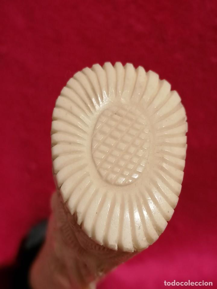 Antig&uuml;edades: TALLAS EN HUESO SOBRE BASE DE MADERA - Foto 71