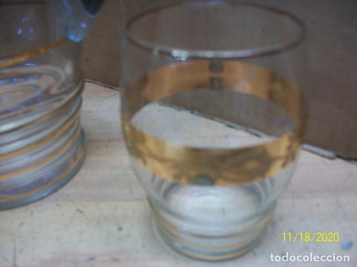 Antig&uuml;edades: ANTIGUA JARRA CON 2 VASOS - Foto 4