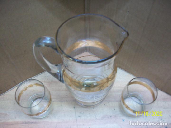 Antig&uuml;edades: ANTIGUA JARRA CON 2 VASOS - Foto 6