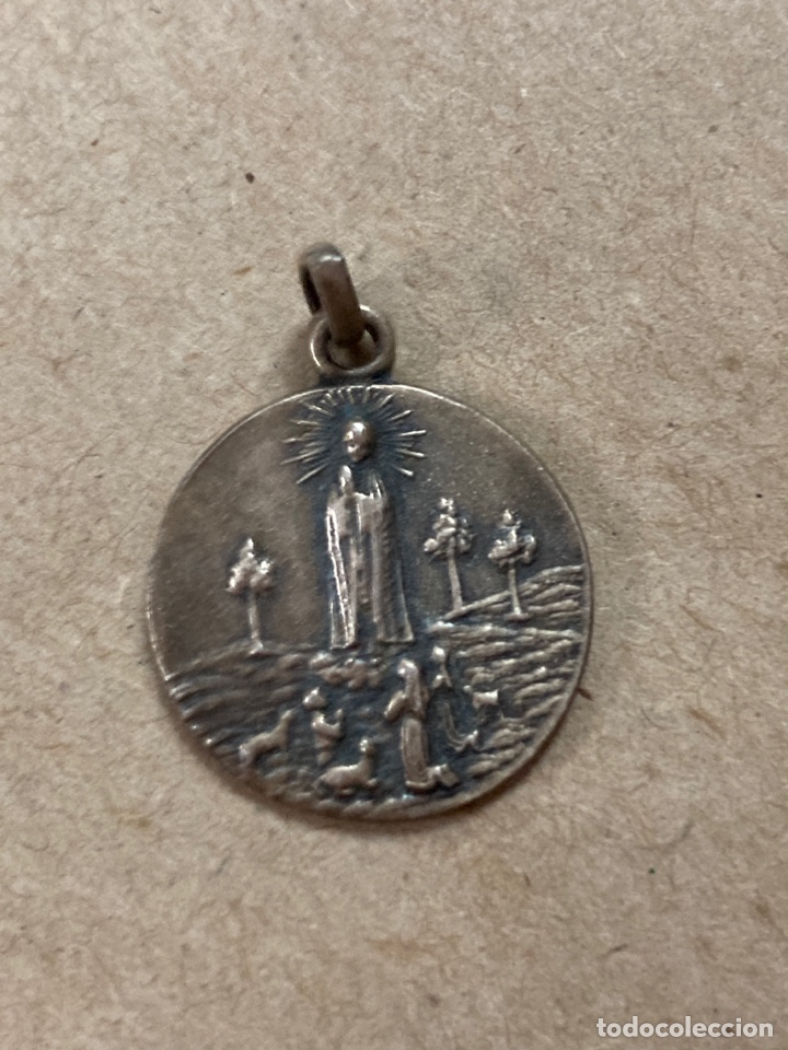 Antig&uuml;edades: Medalla de plata virgen de F&aacute;tima - Foto 1