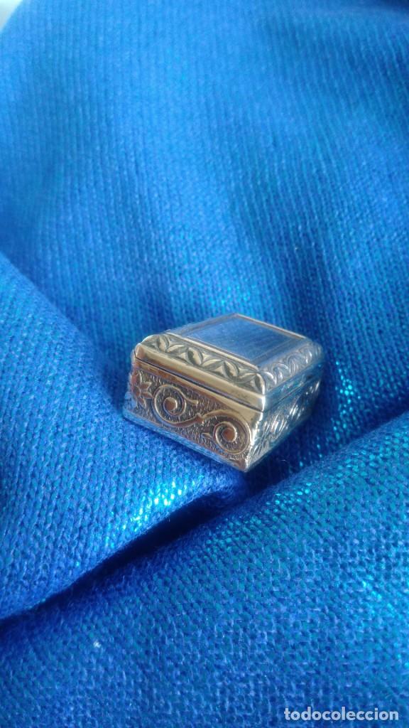 Antig&uuml;edades: CAJITA DE PLATA LABRADA - Foto 2