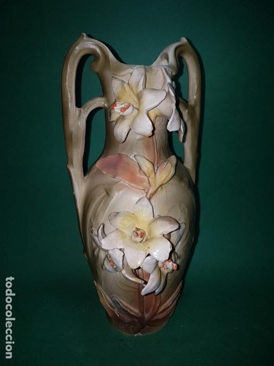Antig&uuml;edades: PRECIOSO Y ANTIGUO JARRON ART NOUVEAU ROYAL DUX AUSTRIA PP.SG.XX. FLORES EN RELIEVE