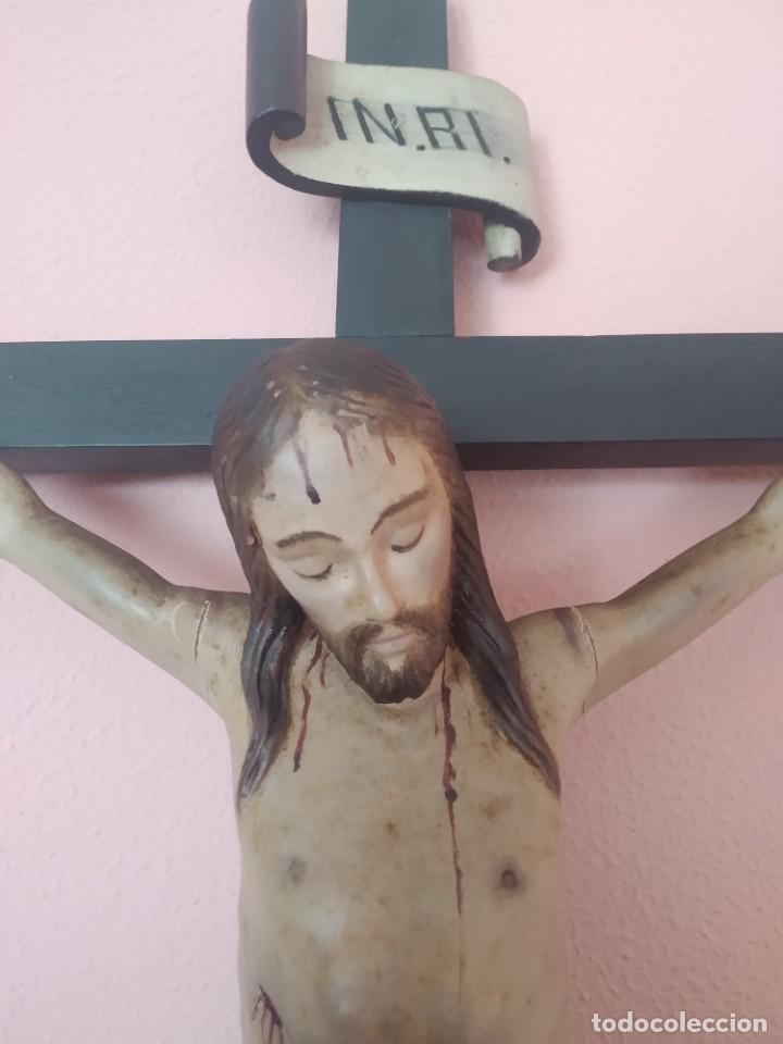 Antig&uuml;edades: Cristo en la Cruz tallado en madera - Foto 3