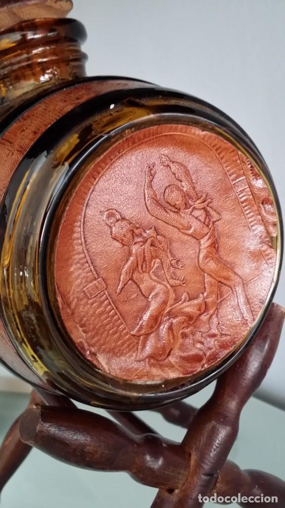 Antig&uuml;edades: Licorera de barril con copas VINTAGE - Foto 16