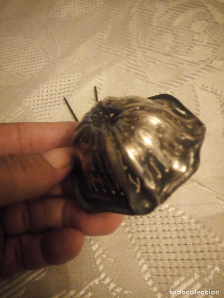 Antig&uuml;edades: Antiguo escurridor de te ba&ntilde;ado en plata - Foto 6
