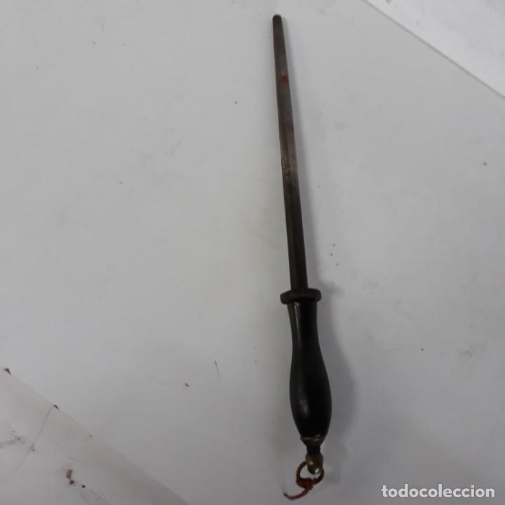 Antig&uuml;edades: Chaira de guarnicionero, con mango de madera - Foto 1