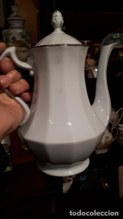 Antig&uuml;edades: Cafetera de porcelana. - Foto 3