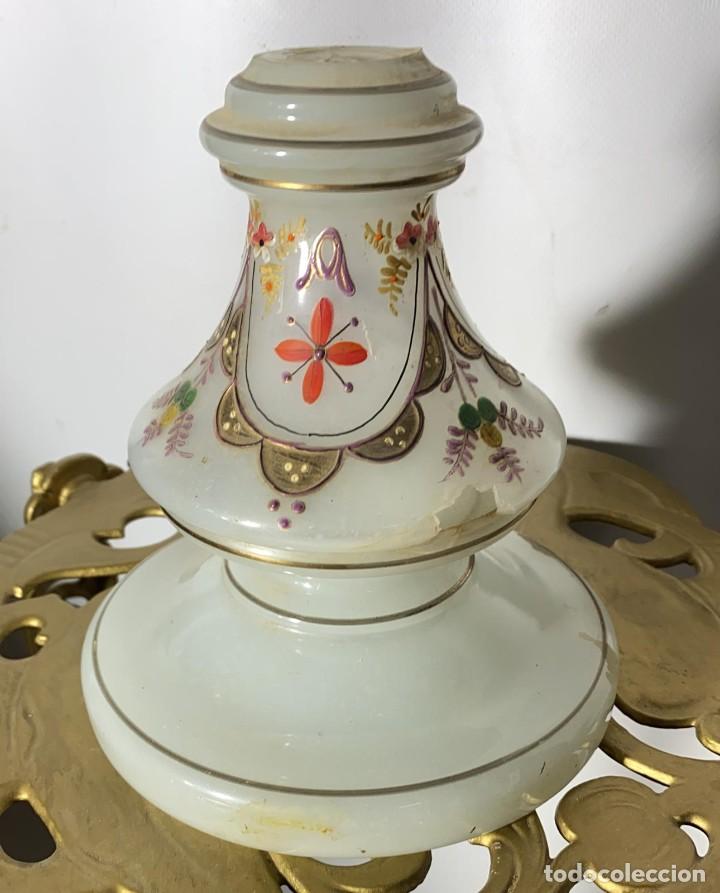 Antig&uuml;edades: BASE ANTIGUA DE OPALINA BLANCA PINTADA A MANO Y ENDURECIDA AL FUEGO DE 14 CMS. DE ALTO