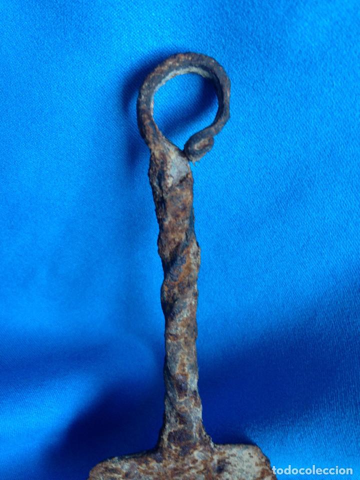 Antig&uuml;edades: ESTRIBO DE FORJA. - Foto 3