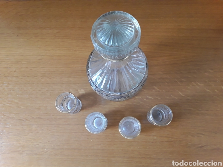 Antig&uuml;edades: BOTELLA DE CRISTAL CON VASOS - Foto 2