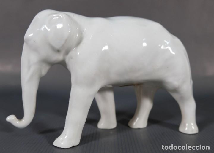 Antiguidades: Elefante en porcelana blanca B.Capo Varet Barcelona