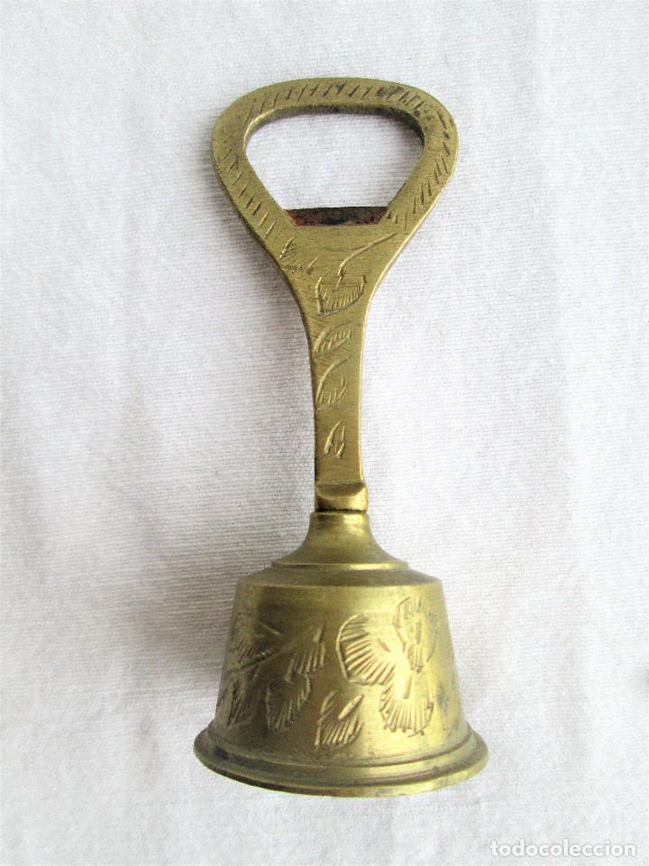 Antig&uuml;edades: CAMPANILLA EN BRONCE - ABREBOTELLAS - Foto 1