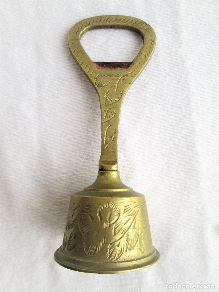 Antig&uuml;edades: CAMPANILLA EN BRONCE - ABREBOTELLAS - Foto 2