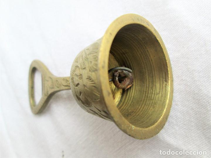 Antig&uuml;edades: CAMPANILLA EN BRONCE - ABREBOTELLAS - Foto 3