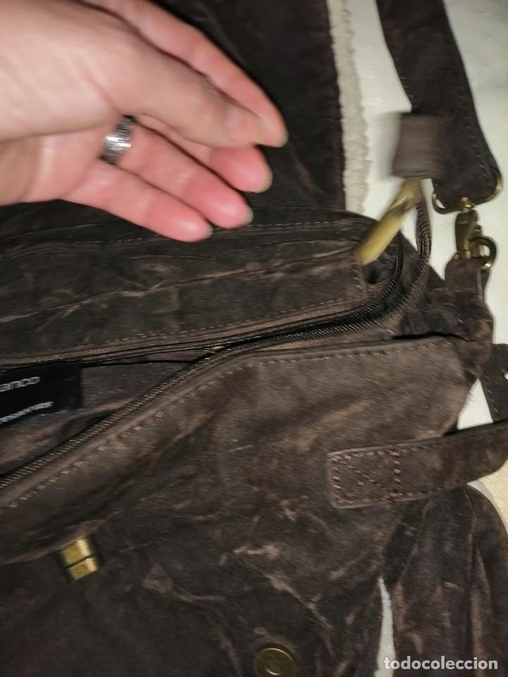 Antig&uuml;edades: Bolso malet&iacute;n de antelina - Foto 9