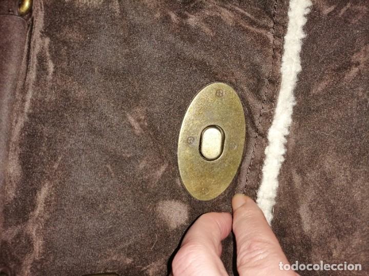 Antig&uuml;edades: Bolso malet&iacute;n de antelina - Foto 16