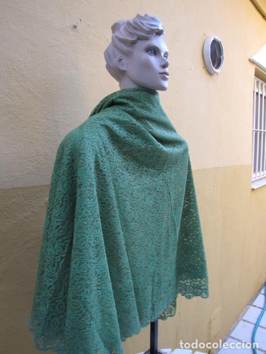 Antig&uuml;edades: 9.- Enorme mant&oacute;n verde. - Foto 6