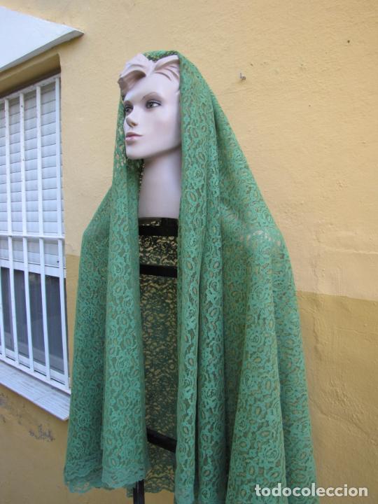 Antig&uuml;edades: 9.- Enorme mant&oacute;n verde. - Foto 1
