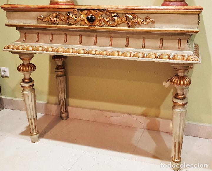 Antigüedades: Pareja de consolas de madera tallada, dorada, pintada y marmoleada. Finales del s. XVIII. - Foto 1 - 226866870