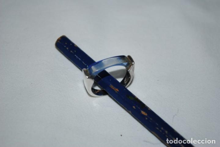 Antig&uuml;edades: ANILLO DE PLATA COMBINADO - Foto 2