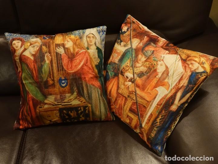 Antiquit&eacute;s: 2 COJINES DECORATIVOS M&Uacute;SICA MEDIEVAL