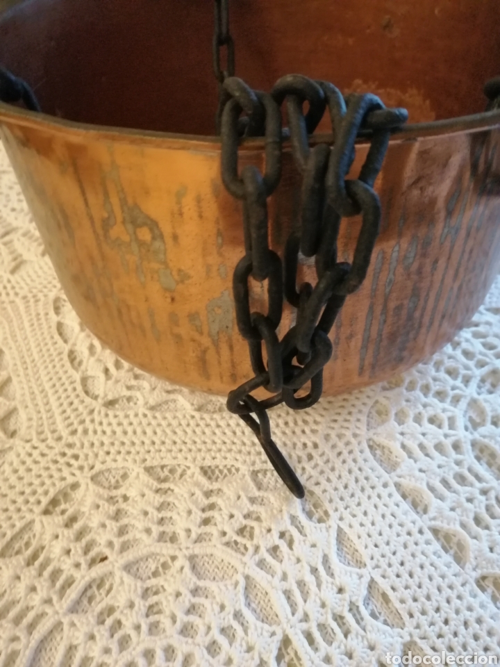 Antig&uuml;edades: Cazuela caldero de cobre con cadena - Foto 4