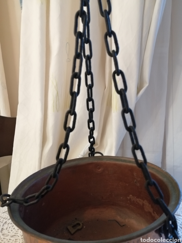 Antig&uuml;edades: Cazuela caldero de cobre con cadena - Foto 5