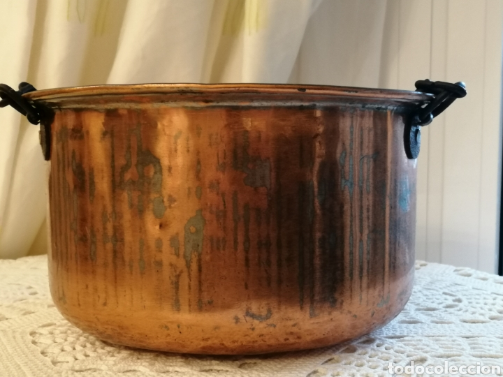 Antig&uuml;edades: Cazuela caldero de cobre con cadena - Foto 1