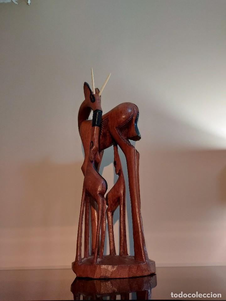 Oggetti Antichi: Antigua talla de madera Gacelas. Tama&ntilde;o grande 61cms