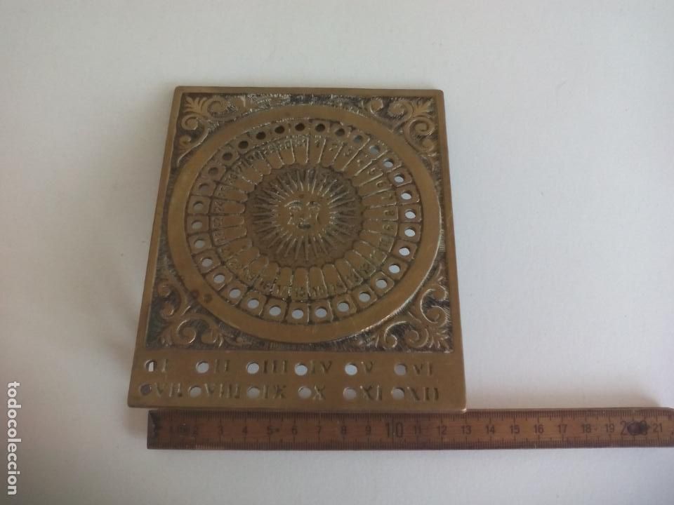 Antig&uuml;edades: CALENDARIO PERPETUO EN BRONCE, CON FORMA DE SOL. - Foto 4