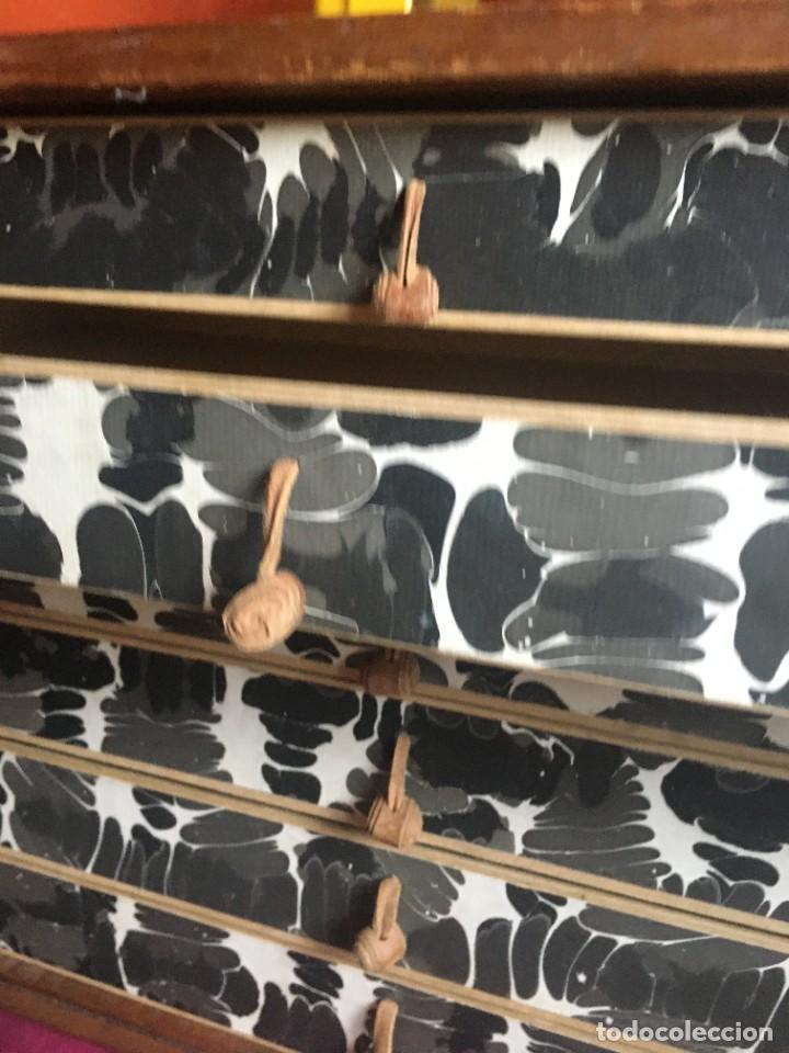 Antig&uuml;edades: MUEBLE AUXILIAR MADERA HILADURAS - Foto 2