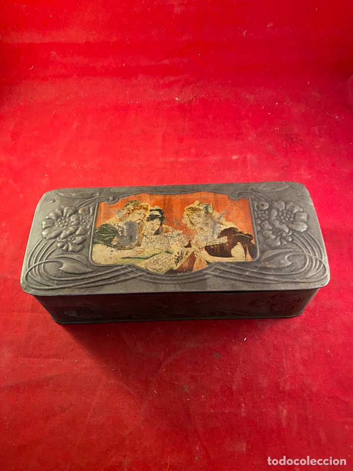 Antig&uuml;edades: Antigua caja de metal - Foto 1