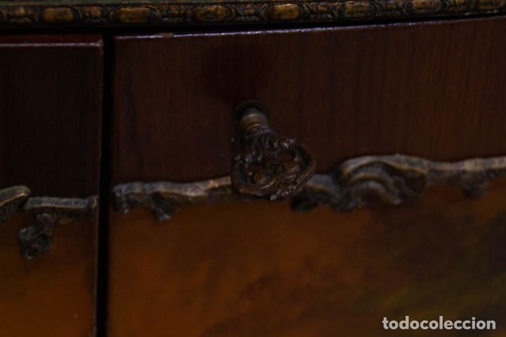 Antig&uuml;edades: C&oacute;moda Licorera estilo Luis XV - Foto 8