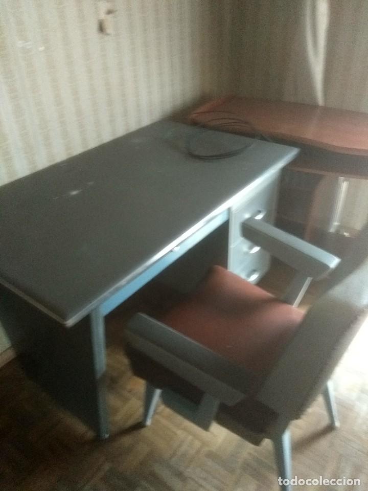 Antig&uuml;edades: Mesa vintage de chapa - Foto 2