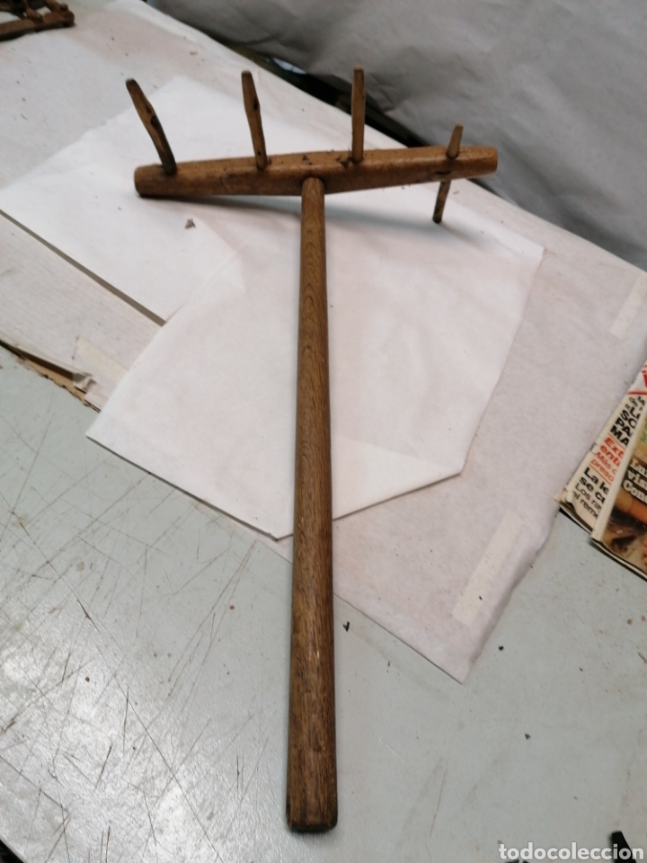 Antig&uuml;edades: Rastrillo madera - Foto 1