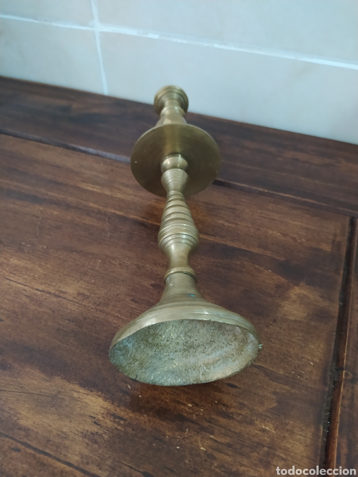 Antig&uuml;edades: Antiguo candelabro de bronce 22.2 cm - Foto 3