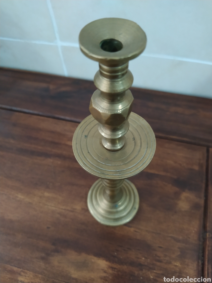 Antig&uuml;edades: Antiguo candelabro de bronce 22.2 cm - Foto 4