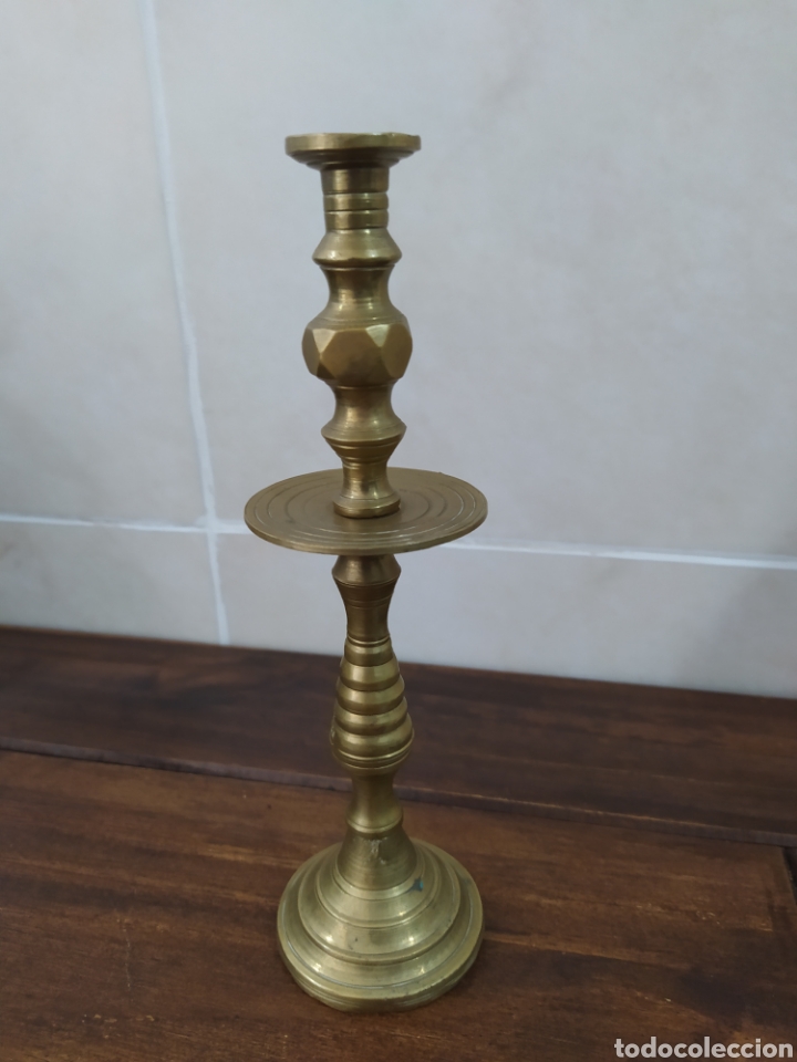 Antig&uuml;edades: Antiguo candelabro de bronce 22.2 cm - Foto 1