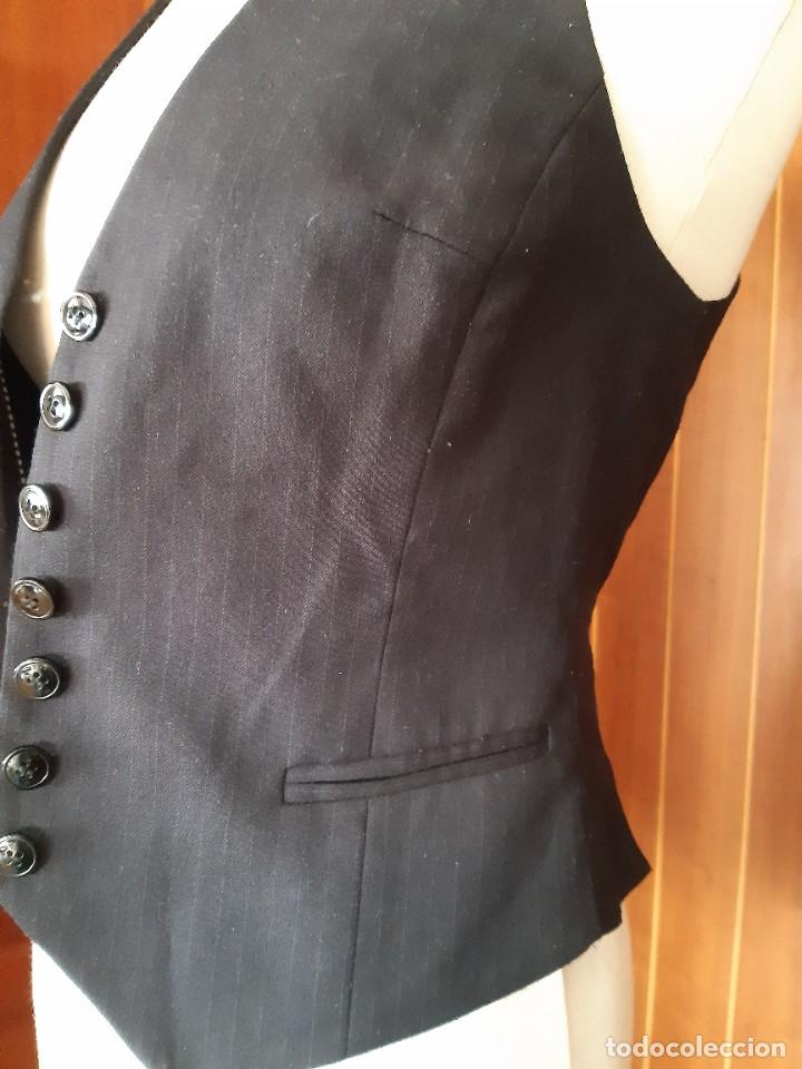 Antig&uuml;edades: BONITO CHALECO NEGRO DE RAYITAS. HM. TALLA 34 - Foto 2