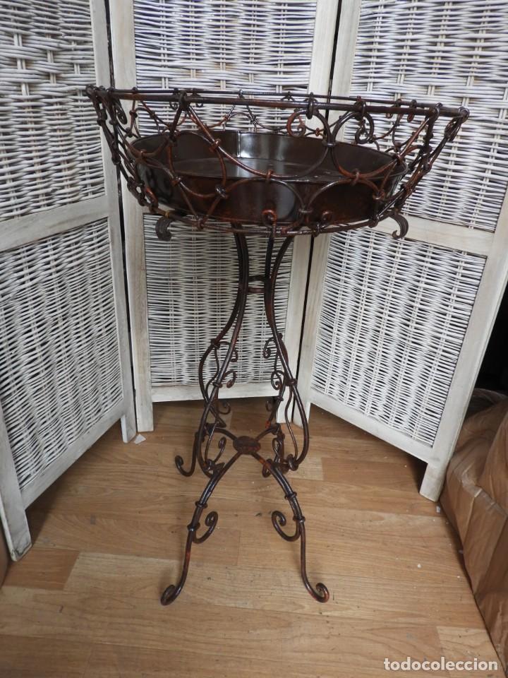 Antig&uuml;edades: MESA DE HIERRO AUXILIAR CON BANDEJA CON FORMA OVAL - Foto 5