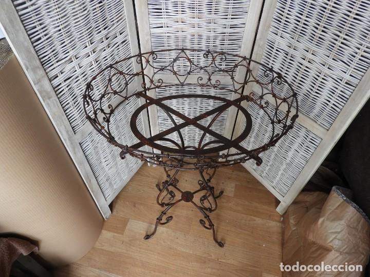 Antig&uuml;edades: MESA DE HIERRO AUXILIAR CON BANDEJA CON FORMA OVAL - Foto 6